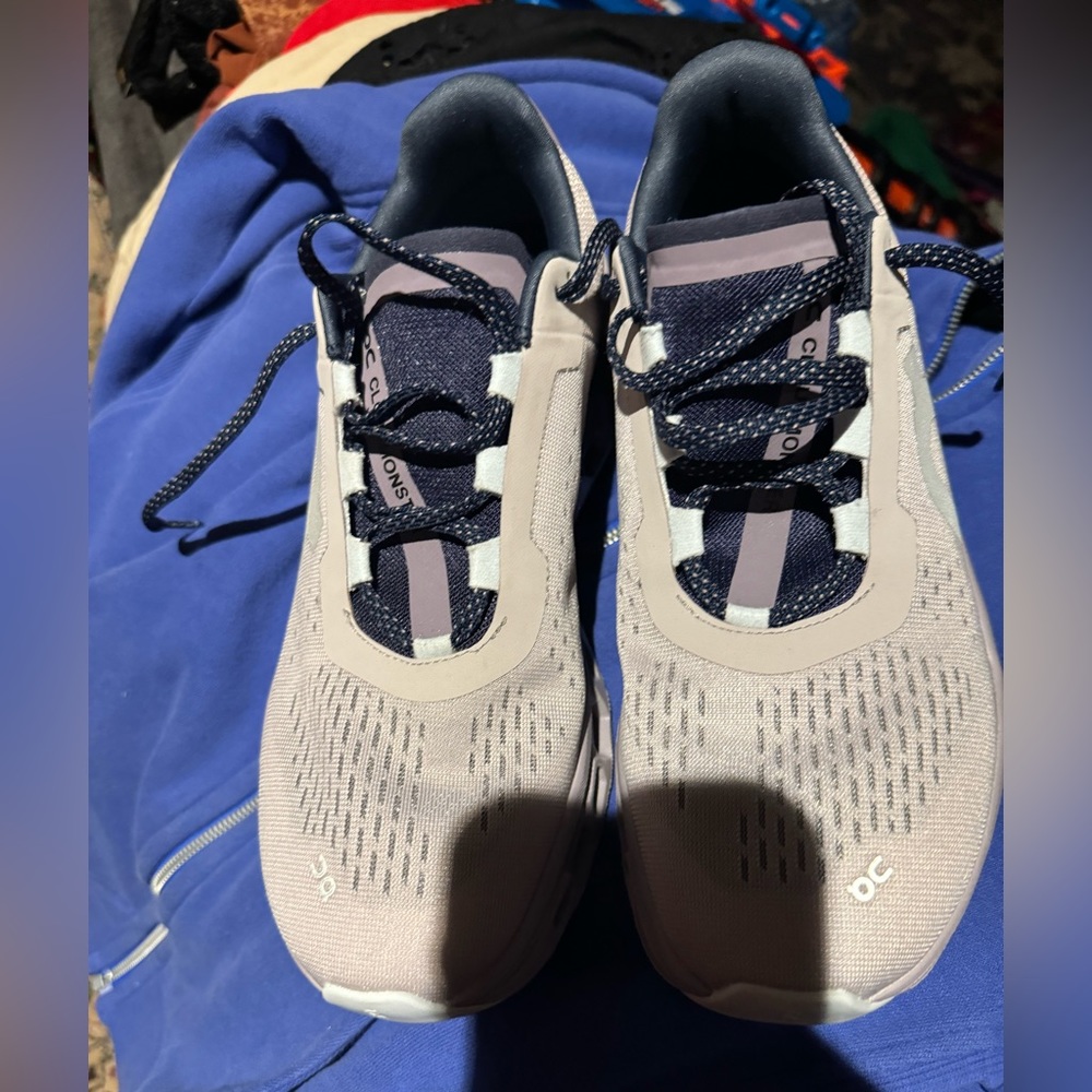 On Cloudmonster women’s size 10.5 Grey